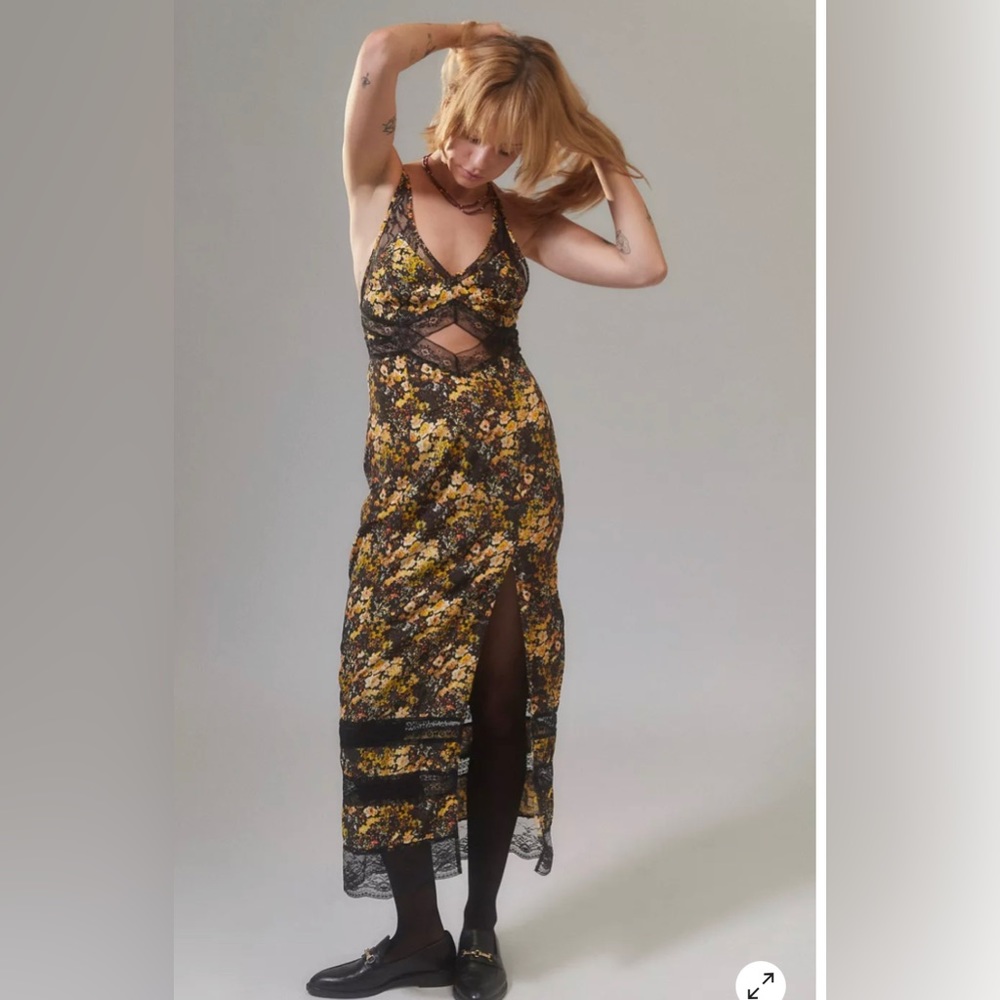Urban Outfitters Floral Midi Dress NWT 🌼🌼